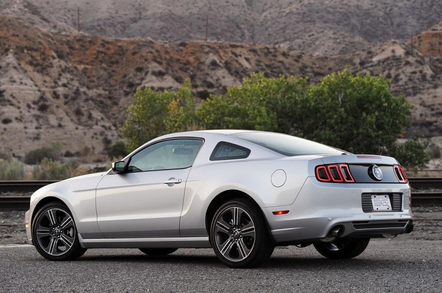  Ford Mustang V6 2012 года  (фото 111 из 133)